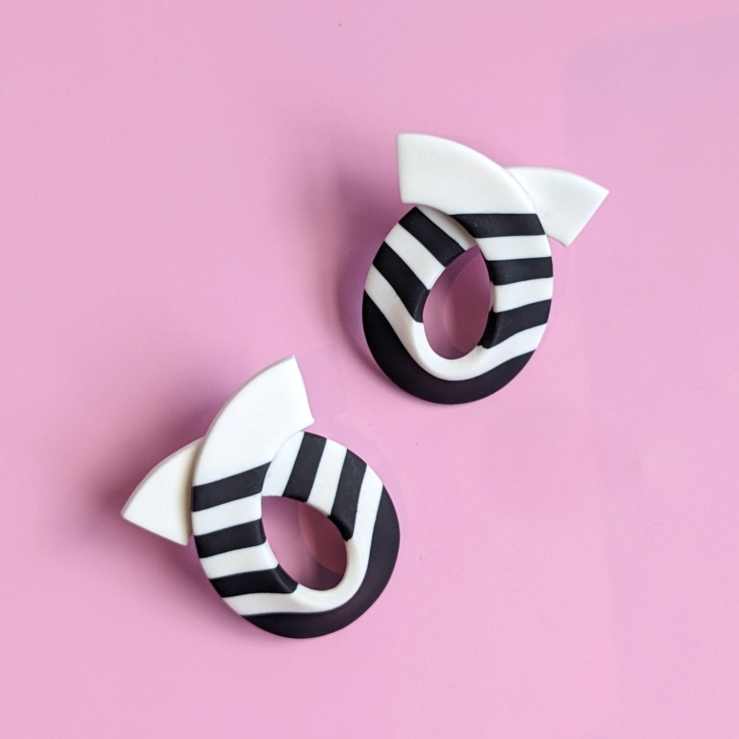 Loop de Loop Earrings in Black and White